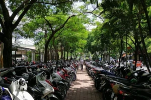 Cận cảnh di dời các công trình ở công viên 23-9