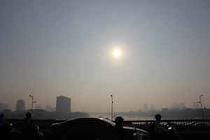 Sương mù dày đặc vẫn bao phủ Sài Gòn 