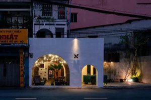 Ghé thăm quán cà phê làm từ tôn sóng tròn