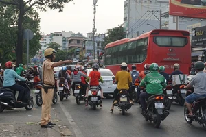 Mùng 6 tết: Bến xe Miền Đông thưa vắng, không kẹt xe