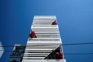 Có gì trong ngôi nhà tích hợp văn phòng