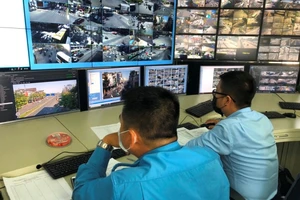 Ô tô vẫn thản nhiên đậu trên 14 tuyến đường xử phạt nguội