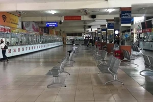 Ngày thứ 2 hạn chế đi lại, hai bến xe đìu hiu như mồng 1 Tết 
