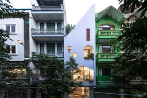 Giải pháp lấy ánh sáng và gió cho nhà chật hẹp