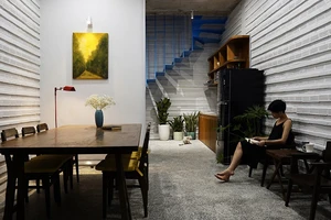 Lạ mắt với ngôi nhà mặt tiền bằng gạch nung 