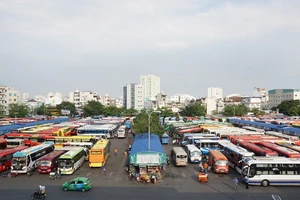 Hai bến xe lớn TP.HCM: Nơi vắng bóng, nơi đông đúc