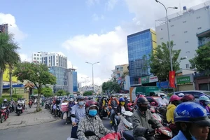 Giao thông đường Cộng Hòa rối rắm