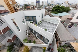 Ấn tượng lạ với ngôi nhà phố trên khu đất hình ngũ giác