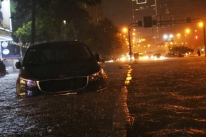 Lý giải nguyên nhân trận mưa gây ngập nặng tối 6-8 ở TP.HCM