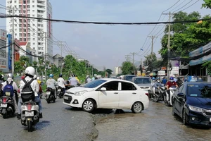 Chuyện ngược đời: Đường Lương Định Của trời nắng vẫn ngập