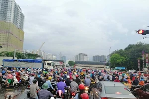 Điều chỉnh giao thông phục vụ thi công hầm chui ba tầng quận 7