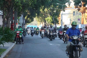 Đảm bảo an toàn giao thông trước bệnh viện Nhi đồng TP.HCM