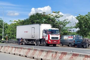 Cận cảnh điểm sửa xe tự phát hoạt động rầm rộ ở TP Thủ Đức