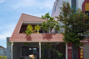 Ngôi nhà có hệ mái như chiếc nón lá khổng lồ ở Nghệ An