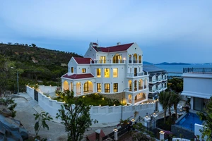 Ngôi nhà view biển Nha Trang đẹp như mơ của vợ chồng doanh nhân trẻ