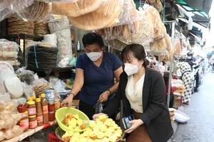 Chợ chuyên bán đặc sản miền Trung ở TP.HCM vắng khách