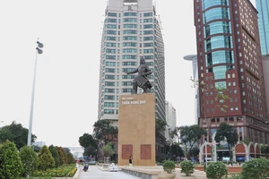 Tượng đài Đức thánh Trần Hưng Đạo trước ngày khánh thành