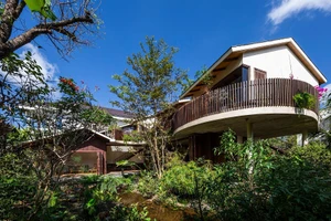 Ngôi nhà ở Buôn Ma Thuột nhìn đâu cũng thấy khu vườn xanh mướt