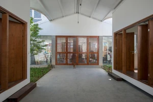 Độc đáo ngôi nhà ở Hải Phòng có cầu thang chắn giữa lối đi