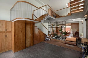 Nhà phố 70 m² thoáng đãng nhờ thông tầng xuyên mái