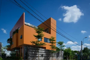 Ngôi nhà màu cam nổi bật tại huyện Củ Chi