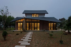 Ngôi nhà ở Ba Vì, Hà Nội có mái gấp độc đáo