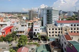 Lạ mắt với ngôi nhà bao bọc bởi thép gỉ 