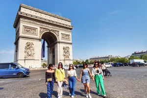 Thêm Séc dừng cấp visa: Tour đi châu Âu có gặp khó?