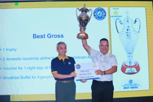 Giải golf từ thiện quyên góp 500 suất học bổng cho học sinh nghèo