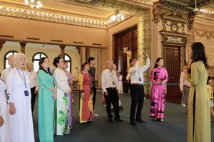 Tiếp tục mở tour tham quan trụ sở HĐND, UBND TP.HCM