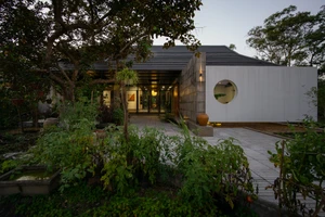 Thiết kế mái lớn, ngôi nhà ở Quảng Nam hòa mình với thiên nhiên