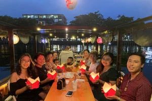 Để du lịch kênh, rạch TP.HCM thực sự 'hái ra tiền'