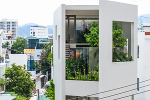 Khám phá ngôi nhà có lối kiến trúc xanh ấn tượng ở Nha Trang