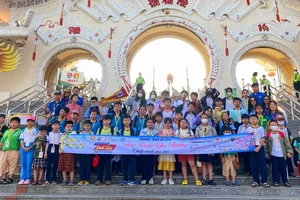 Chùm ảnh: Tour du lịch 'Trao xuân yêu thương' cho 3.000 trẻ em mồ côi ở TP.HCM