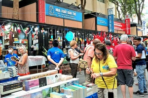 Đường sách TP.HCM thu hút khách quốc tế