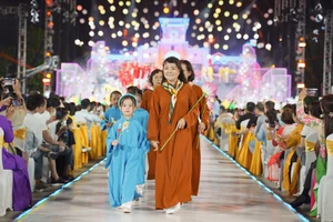 Rực rỡ đêm khai mạc lễ hội Áo dài TP.HCM lần thứ 10