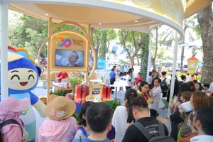 Khách đổ xô đến ngày hội du lịch TP.HCM săn tour giá hời