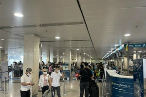 Nhiều đường bay nội địa đã kín chỗ dịp lễ 30-4