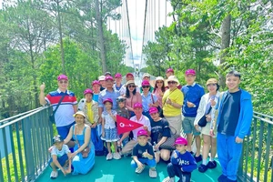 Du lịch dịp lễ 2-9 khó đột phá, giá vé máy bay đắt đỏ