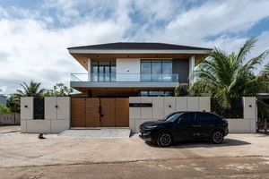 Ngôi nhà tối giản con trai xa xứ xây tặng gia đình ở Phú Yên