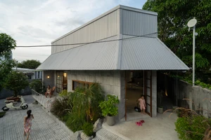 Ngôi nhà 'đội nón', xua tan cái nắng miền Trung