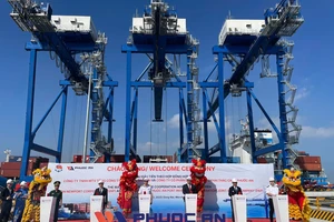 Lần đầu cảng Phước An đón chuyến tàu container hàng đầu châu Á