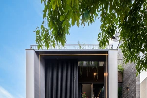 Nhà hướng Tây theo phong cách hiện đại, mát mẻ bất ngờ