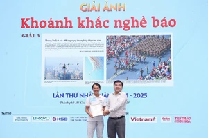 Nhiều tác phẩm đạt giải cuộc thi ảnh 'khoảnh khắc nghề báo'