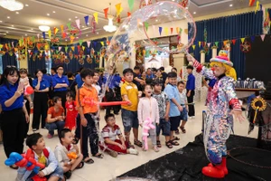 500 trẻ em khó khăn đón Tết Trung thu ấm áp tại TP.HCM