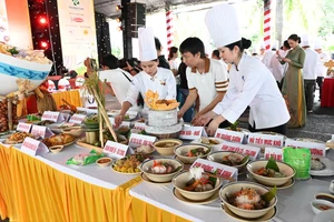 Độc lạ kỷ lục 100 món ngon từ sợi gạo và bún tại TP.HCM