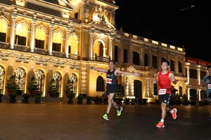 Hơn 23.000 người tranh tài trên cung đường marathon quốc tế 