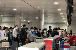 Hơn 130.000 khách/ngày qua sân bay Tân Sơn Nhất dịp Tết Dương lịch 