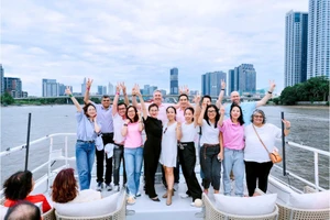 Vé máy bay khan hiếm, tour du lịch đắt hàng mùa tết