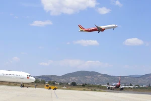 Hành khách đã mua vé máy bay được hỗ trợ gì khi sân bay Liên Khương đóng cửa?